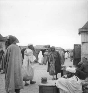 Reisefotos. Straßenszene (vermutlich im arabischen Raum)