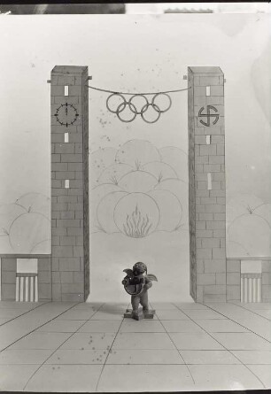 Olympia-Stilleben (Holzengel der Firma Wendt und Kühn vor gezeichnetem Olympiator in Berlin)