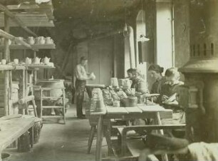Töpferei, Bemalen d. bunten Geschirrs, Fa. Mirisch, Pulsnitz