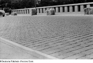 Straßenpflaster, Fahrzeug, Zuschauer