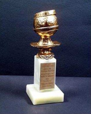Golden Globe für "Wir Wunderkinder". To the outstanding german motion picture the satirical comedy "Aren´t we wonderful". 1959, Hollywood Foreign Press Association.