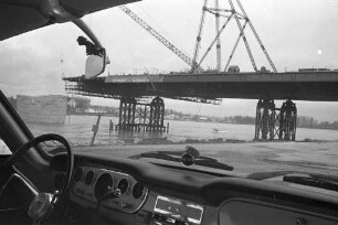 Bau der neuen Rheinbrücke Maxau.