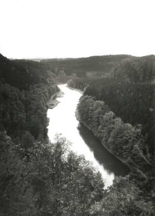 Landschaftspflege. Flußtal im Bergland, mit schönem Waldbestand, von der Höhe gesehen (Skala?, Zschopautal?)