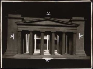 Neue Wache (Königswache), Berlin Umgestaltung zur Gedächtnisstätte für die Gefallenen des 1. Weltkriegs: Front des Modells