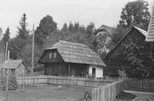 Dorf : Häuser eines Dorfes in den Alpen.