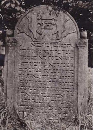 bei Landau, Judenfriedhof. Grabstein