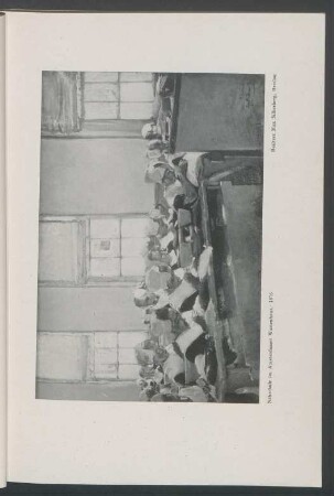 Nähschule im Amsterdamer Waisenhaus