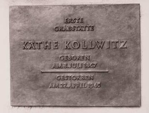 Moritzburg, Grabplatte der 1. Grabstätte für Käthe Kollwitz (gestorben 22.04.1945)