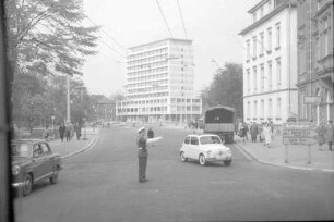 Gießen: Hochhaus mit Straße