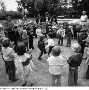 Kindergärten und Krippen: Internationaler Kindertag Toeplerstraße