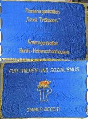 Fahne der Pionierorganisation "Ernst Thälmann" Kreisorganisation Berlin-Hohenschönhausen