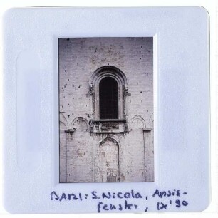 Bari, S. Nicola : Ostfassade, Fenster