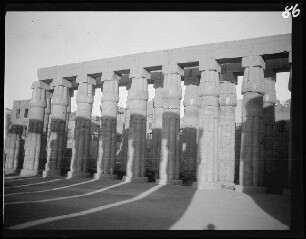 Luxor (Ägypten): Säulenreihen der Tempelanlage