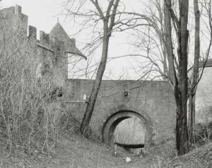 Schloss Rochsburg, Grbenbrücke zwischen Rondell und unterem Tor des Schlosses