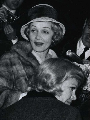[Tegel Ankunft. Hildegard Knef, Marlene Dietrich]