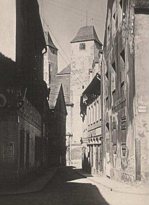 Freiberg. Nikolaikirche. Blick durch die Enge Gasse