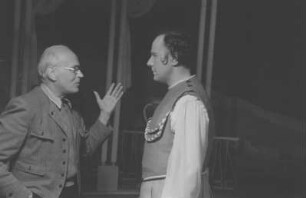 Szenenbilder aus der Komödie "Amphitryon 38" von Jean Giraudoux im Theater am Kurfürstendamm in Berlin