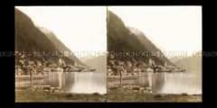 Blick über Hallstätter See nach Hallstatt