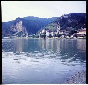 Dürnstein: Blick über die Donau auf Dürnstein