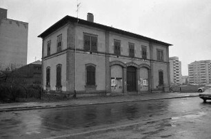 Jugendzentrum in Selbstverwaltung Werkstatt 68 e.V. im alten Mühlburger Bahnhof in der Fliederstraße. Vorläufige Sperrung der Gelder durch den Stadtjugendausschuss