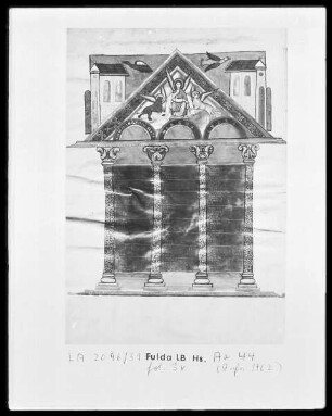 Evangeliar — Kanontafel mit Architektur und drei Evangelistensymbolen, Folio 3verso