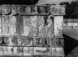 Chichen Itza, Tzomplanti Tempel mit Schädelreliefs