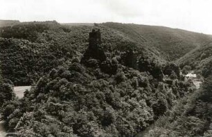 Vulkaneifel, Liesertal mit Ober-und Unterburg : Liesertal (Rheinland-Pfalz) in der Vulkaneifel bei Manderscheid mit Ruinen der Ober-und Unterburg
