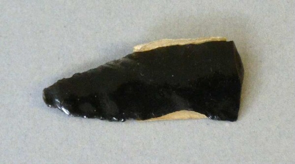 Obsidian knife (fragment)