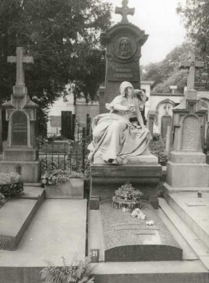 Grabmal der Familie Mila : Grabmal der Familie Mila. Stein (wohl um 1900; L. Šaloun). Prag-Vyšehrad, Friedhof Vyšehrad