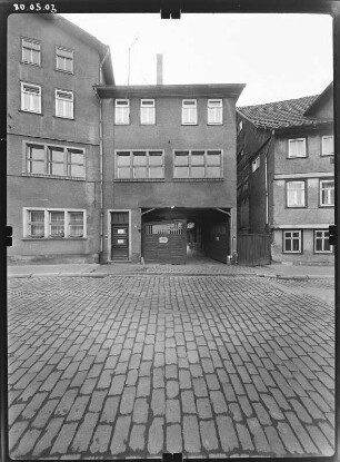 Schmalkalden, Haindorfsgasse. Wohnhaus mit Durchfahrt. Straßenfront