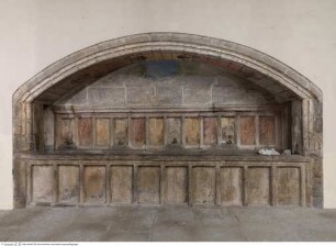 Wandbrunnen mit fingierten Türen und Spiegeln