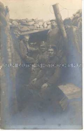 Soldaten im Schützengraben