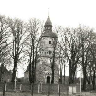 Benz (Usedom). Dorfkirche (13. Jh., Turmhaube 1740-1741)