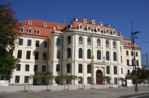 Dresden-Altstadt, Wilsdruffer Straße 2. Landhaus (1770/1776; F. A. Krubsacius). Haupteingangsfront