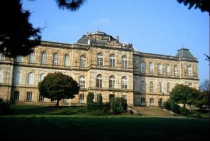 Naturkundemuseum und Park