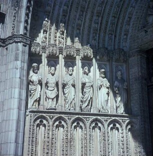 Puerta del Perdón — --- Gewände mit Apostelreihe