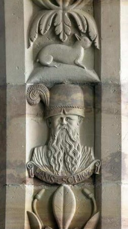 Reliefs am Arkadenbogen — Porträt des Hans Schicz