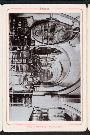 Albumseite mit Gastraum des Ratskellers : Bremen. Souvenir-Leporello mit Aufnahmen aus der Altstadt. Leineneinband, beschichtet und bedruckt; 7,3 x 11,6 x 1,5 cm (1898; Verlag von Zedler und Vogel). Dresden: SLUB/DF 2005.A.600