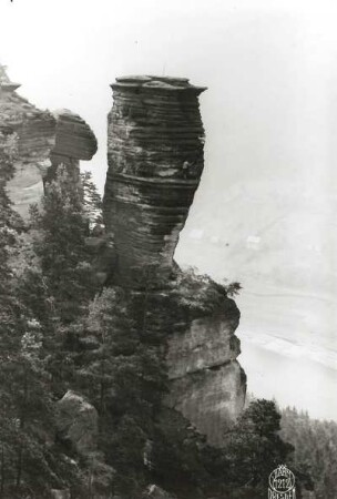 Böhmische Schweiz, Elbtal - Rechtes Ufer (Labské údolí - Pravý břeh). Niedergrundwächter (Strážce Dolního Žlebu). Seilschaft Klemm im Doltzeweg (VIIb)