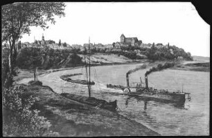 Belgern. Blick auf Belgern und die Elbe mit Schleppzug