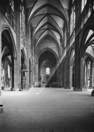 Münster & Notre-Dame — Kathedrale Innenraum