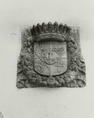Wappenstein mit gräflichem Wappen derer von Haeseler