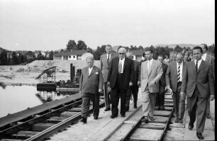 Breisach: Bundesverkehrsminister Seebohm besichtigt Kulturwehr Breisach