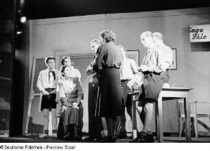 Szene aus dem Theaterstück "Spiel ins Leben" im Theater der Jungen Welt