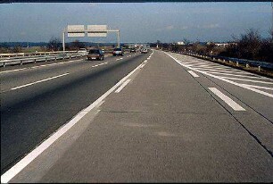 Ausfahrt aus Nebenfahrbahn Ost (Karlsruhe Richtung Heidelberg) zu Hauptfahrbahn Ost (Karlsruhe Richtung Heidelberg)