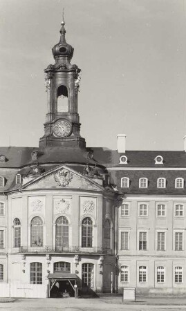 Jagdschloss Hubertusburg, Mittelbau des Eingangsflügels, Hoffront