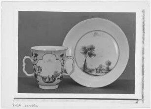 Teller mit zweihenkliger Tasse : Berlin. Staatliche Museen, Kunstgewerbemuseum, Teller mit zweihenkliger Tasse