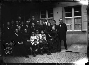 Vor dem Gasthaus Ochsen in Saig