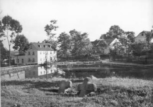 Zwei Steinkreuze : Gospersgrün. Zwei Steinkreuze am oberen Teich
