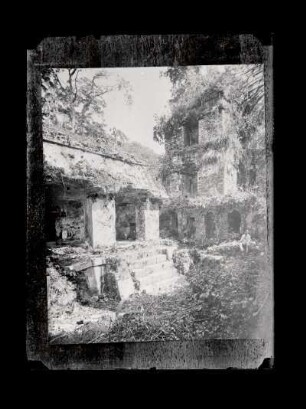 [Palenque. Palacio principal. 2. Patio.]